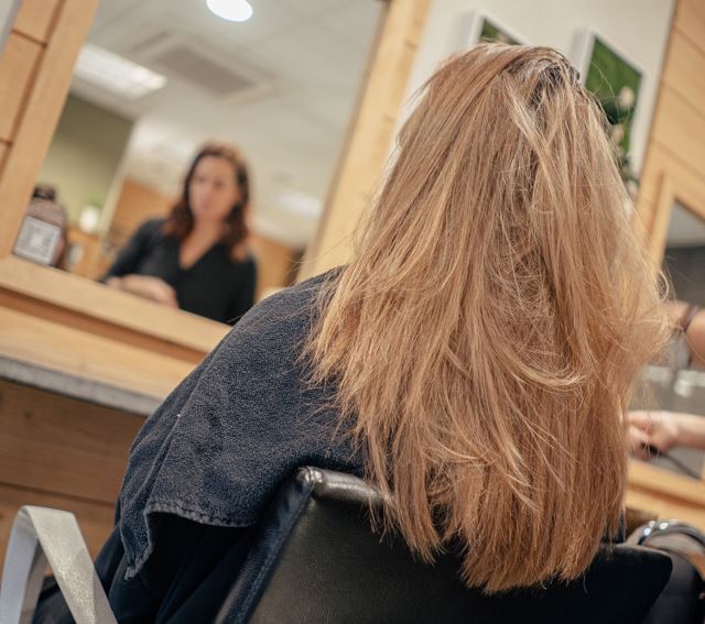 Mèches végétales pour cheveux blonds à Hilsenheim : un choix sain pour vos cheveux